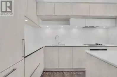 2 Steckley House Lane Unit# TH923 Richmond Hill Ontario L4S1M4