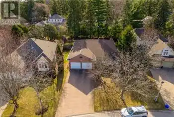 26 PARK Court, Niagara-on-the-Lake, Ontario L0S1J0, 4 Bedrooms Bedrooms, ,3 BathroomsBathrooms,All Houses,For Sale,PARK,40714376