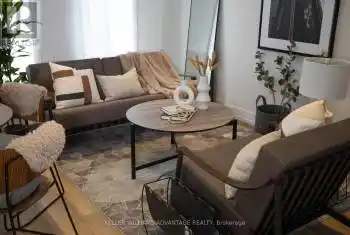 12 Batavia Avenue Unit# Unit 2, Toronto (Rockcliffe-Smythe), Ontario M6N4A2, 2 Bedrooms Bedrooms, ,2 BathroomsBathrooms,All Houses,For Rent,Batavia,W12070220