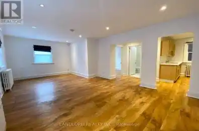 135 Chisholm Avenue Unit# 4 Toronto (Woodbine-Lumsden) Ontario M4C4V9