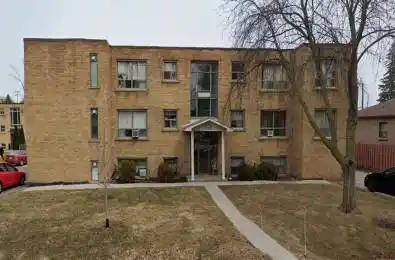 169 MAURICE Drive Oakville Ontario L6K 2W8