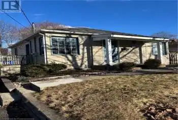 38 ST CLAIR Avenue, Kitchener, Ontario N2M3Z4, 3 Bedrooms Bedrooms, ,2 BathroomsBathrooms,All Houses,For Sale,ST CLAIR,40714626