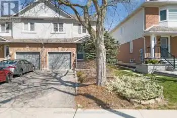 10 Thornlodge Drive, Hamilton (Waterdown), Ontario L8B0L8, 3 Bedrooms Bedrooms, ,3 BathroomsBathrooms,All Houses,For Sale,Thornlodge,X12070570