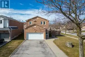 2 Cedarhurst Drive, Richmond Hill (Devonsleigh), Ontario L4S1B7, 5 Bedrooms Bedrooms, ,4 BathroomsBathrooms,All Houses,For Sale,Cedarhurst,N12070843