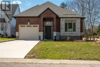 87 THE PROMENADE, Niagara-on-the-Lake, Ontario L0S1J0, 4 Bedrooms Bedrooms, ,3 BathroomsBathrooms,All Houses,For Sale,THE PROMENADE,40715311