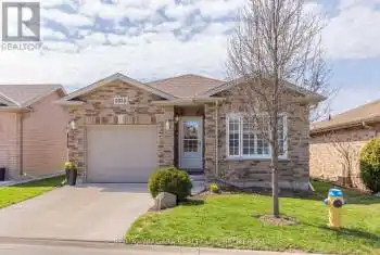 3938 Rainbow Lane, Lincoln (980 - Lincoln-Jordan/Vineland), Ontario L0R2C0, 2 Bedrooms Bedrooms, ,1 BathroomBathrooms,All Houses,For Sale,Rainbow,X12073043