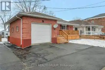 16 Maple Avenue, Prince Edward County (Picton), Ontario K0K2T0, 3 Bedrooms Bedrooms, ,2 BathroomsBathrooms,All Houses,For Sale,Maple,X12073112