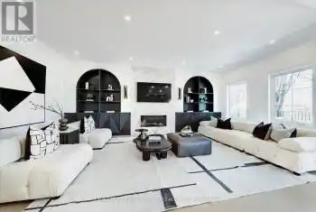 42 Peter Street, Markham (Old Markham Village), Ontario L3P2A6, 5 Bedrooms Bedrooms, ,5 BathroomsBathrooms,All Houses,For Sale,Peter,N12072043