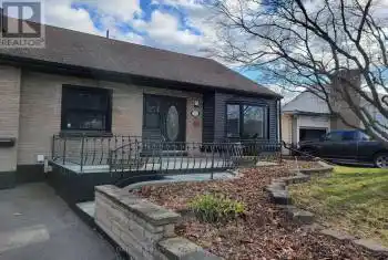 181 Thorold Road Unit# upper unit, Welland (769 - Prince Charles), Ontario L3C3V8, 4 Bedrooms Bedrooms, ,2 BathroomsBathrooms,All Houses,For Rent,Thorold,X12074055