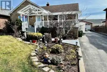 115 Downsview Avenue, Toronto (Downsview-Roding-CFB), Ontario M3M1E3, 7 Bedrooms Bedrooms, ,4 BathroomsBathrooms,All Houses,For Sale,Downsview,W12073954