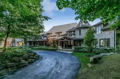 16 Hunters Glen Road Aurora Ontario L4G 6W4