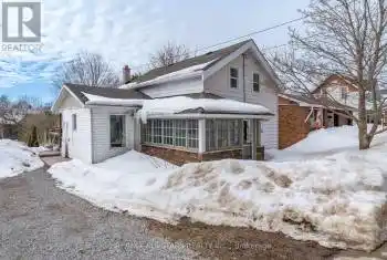 32 Bond Street, Kawartha Lakes (Fenelon Falls), Ontario K0M1N0, 3 Bedrooms Bedrooms, ,1 BathroomBathrooms,All Houses,For Sale,Bond,X12016599