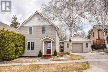 17 Peel Street, Penetanguishene, Ontario L9M1A5, 3 Bedrooms Bedrooms, ,2 BathroomsBathrooms,All Houses,For Sale,Peel,S12073942