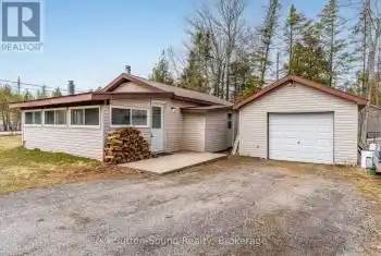 3 South Oliphant Road, South Bruce Peninsula, Ontario N0H2T0, 2 Bedrooms Bedrooms, ,1 BathroomBathrooms,All Houses,For Sale,South Oliphant,X12075232