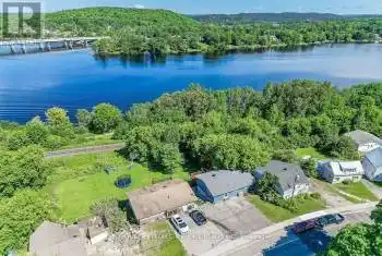 156 Main Street, Huntsville (Chaffey), Ontario P1H1X8, 5 Bedrooms Bedrooms, ,2 BathroomsBathrooms,All Houses,For Sale,Main,X11996753