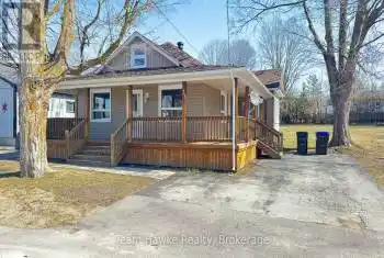 31 Harriet Street, Penetanguishene, Ontario L9M1L1, 3 Bedrooms Bedrooms, ,2 BathroomsBathrooms,All Houses,For Sale,Harriet,S12073985