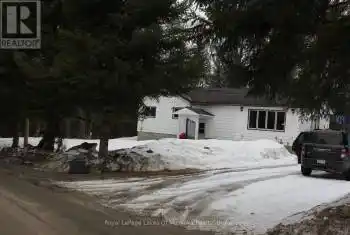 1090 Peace Valley Road, Bracebridge (Macaulay), Ontario P1L1W9, 3 Bedrooms Bedrooms, ,1 BathroomBathrooms,All Houses,For Sale,Peace Valley,X12075408