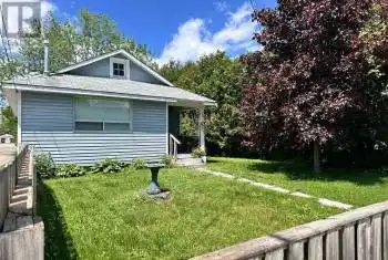 48 Middle Street, Georgina (Sutton & Jackson's Point), Ontario L0E1R0, 3 Bedrooms Bedrooms, ,1 BathroomBathrooms,All Houses,For Sale,Middle,N11993492