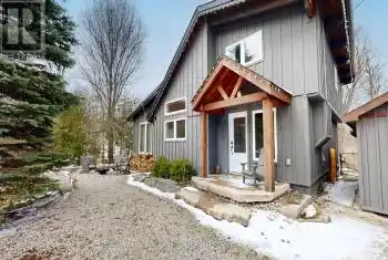 129 JAMES Street, Blue Mountains, Ontario L9Y0T6, 3 Bedrooms Bedrooms, ,2 BathroomsBathrooms,All Houses,For Rent,JAMES,X12076661
