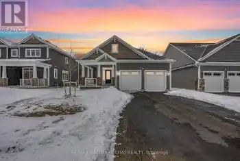 12 Dyer Crescent, Bracebridge (Macaulay), Ontario P1L0N4, 2 Bedrooms Bedrooms, ,2 BathroomsBathrooms,All Houses,For Sale,Dyer,X12076552