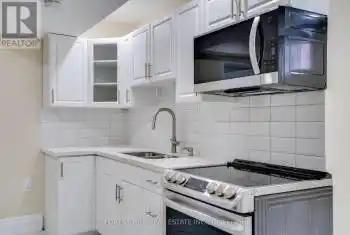 51 Foxwell Street, Toronto (Rockcliffe-Smythe), Ontario M6N1Y9, 2 Bedrooms Bedrooms, ,2 BathroomsBathrooms,All Houses,For Rent,Foxwell,W12076964