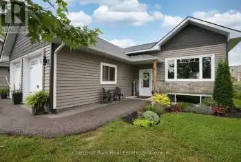 6 MILLWOOD Court, Huntsville (Chaffey), Ontario P1H0B7, 4 Bedrooms Bedrooms, ,4 BathroomsBathrooms,All Houses,For Sale,MILLWOOD,X12077593