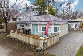 17 WARWICK Avenue, Lambton Shores (Grand Bend), Ontario N0M1T0, 2 Bedrooms Bedrooms, ,1 BathroomBathrooms,All Houses,For Sale,WARWICK,X12077524