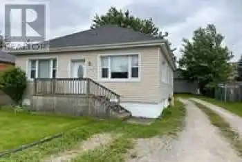 84 STEELE Street, St. Thomas, Ontario N5R2Y5, 3 Bedrooms Bedrooms, ,1 BathroomBathrooms,All Houses,For Sale,STEELE,X11947622