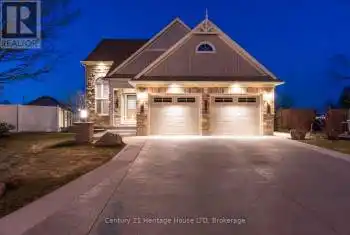 15 Auburn Court, Welland (773 - Lincoln/Crowland), Ontario L3B0A5, 2 Bedrooms Bedrooms, ,3 BathroomsBathrooms,All Houses,For Sale,Auburn,X11958466