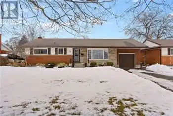 88 ROYAL MANOR Drive, St. Catharines, Ontario L2M4L7, 3 Bedrooms Bedrooms, ,2 BathroomsBathrooms,All Houses,For Sale,ROYAL MANOR,40701800