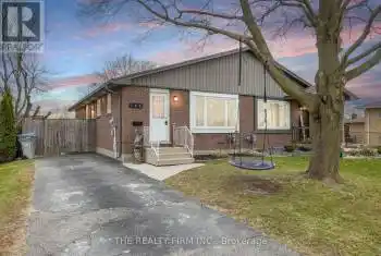 162 PARK Street, Strathroy-Caradoc (SW), Ontario N7G3V8, 4 Bedrooms Bedrooms, ,2 BathroomsBathrooms,All Houses,For Sale,PARK,X12077949