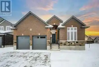 705 Hollinger Drive, North Perth (Listowel), Ontario N4W3V2, 6 Bedrooms Bedrooms, ,3 BathroomsBathrooms,All Houses,For Sale,Hollinger,X11958347