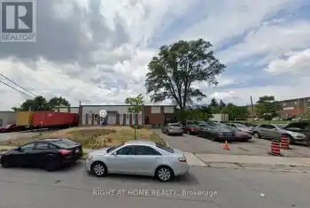 18 Oakland Avenue, Toronto (Downsview-Roding-CFB), Ontario M9M2H8, ,3 BathroomsBathrooms,Commercial,For Rent,Oakland,W12077026