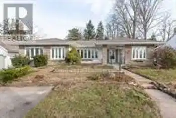 617 Lock Street, Haldimand (Dunnville), Ontario N1A1V9, 4 Bedrooms Bedrooms, ,3 BathroomsBathrooms,All Houses,For Sale,Lock,X12078924