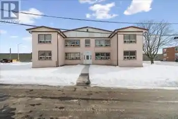 145 North Service Road Unit# 2, Oakville (1003 - CP College Park), Ontario L6H1A3, 2 Bedrooms Bedrooms, ,1 BathroomBathrooms,All Houses,For Rent,North Service,W11970608