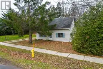 35 KING Street, Blue Mountains, Ontario N0H2P0, 3 Bedrooms Bedrooms, ,1 BathroomBathrooms,All Houses,For Sale,KING,X10439651