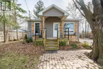 21 Renfrew Street, Haldimand, Ontario N3W1E8, 2 Bedrooms Bedrooms, ,1 BathroomBathrooms,All Houses,For Sale,Renfrew,X12079468