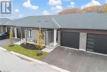 300 RICHMOND Street Unit# 2, Thorold (558 - Confederation Heights), Ontario L2V5B9, 2 Bedrooms Bedrooms, ,2 BathroomsBathrooms,All Houses,For Sale,RICHMOND,X11945863