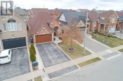 32 Pappain Crescent Brampton (Snelgrove) Ontario L7A3J8