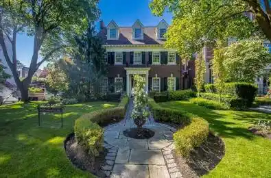 11 Dewbourne Avenue Toronto C03 Ontario M5P 1Z3
