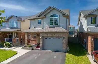 11 FRANKFURT Street Kitchener Ontario N2R 1T5