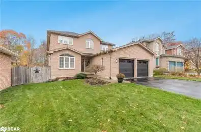 17 STOLLAR Boulevard Barrie Ontario L4M 6N8