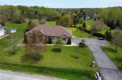 30 CRESTVIEW Lane Quinte West Ontario K8V 5P4