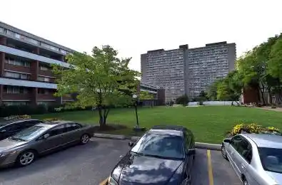 135 Leeward Glenway Unit# 306 Toronto C11 Ontario M3C 2Z6