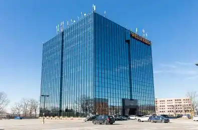 1290 Central Parkway Unit# 104 Mississauga Ontario L5C 4P4