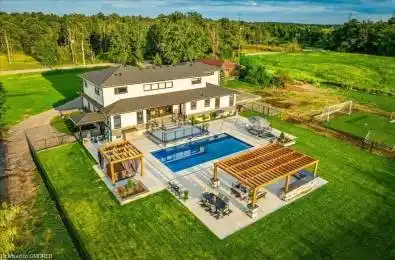 37 ELEVENTH Road Hamilton Ontario L8J 3N2