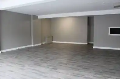 2569 Eglinton Avenue Toronto W03 Ontario M6M 1T3