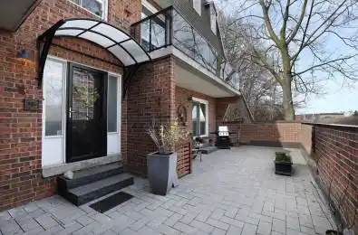 18 La Rose Avenue Unit# TH16 Toronto W09 Ontario M9P 1A5