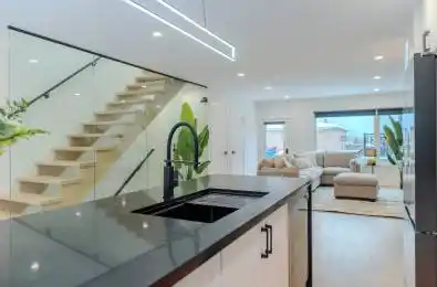 18 Habibi Lane Toronto W03 Ontario M6E 1N1