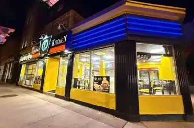 1647 Queen Street Toronto W01 Ontario M6R 1A9